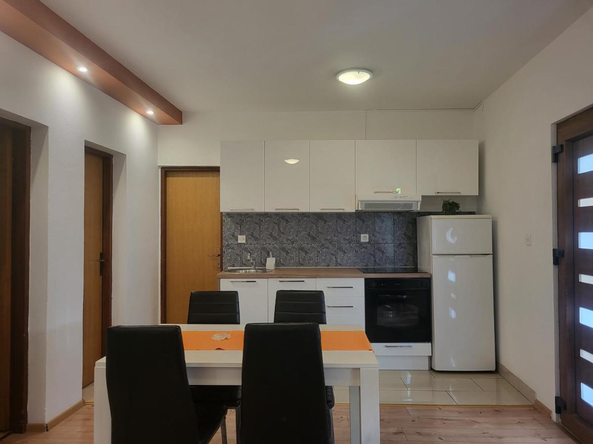 Apartments Lola Biograd Na Moru Luaran gambar