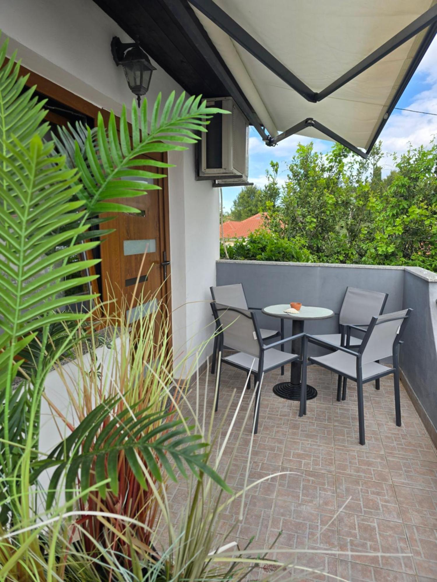 Apartments Lola Biograd Na Moru Luaran gambar