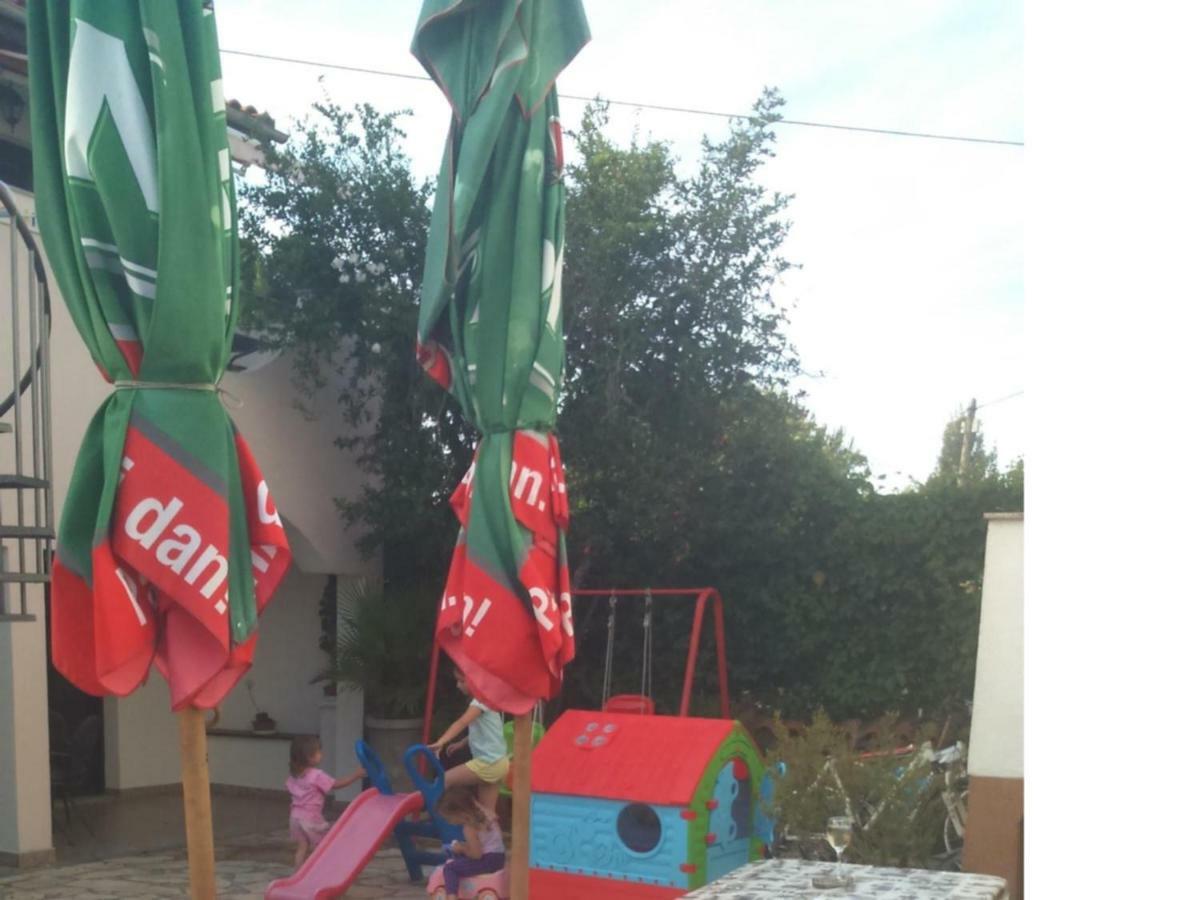 Apartments Lola Biograd Na Moru Luaran gambar