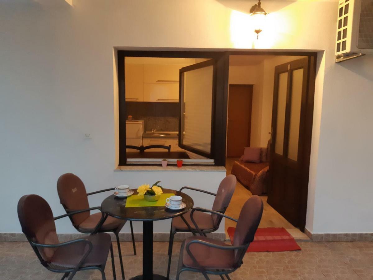 Apartments Lola Biograd Na Moru Luaran gambar