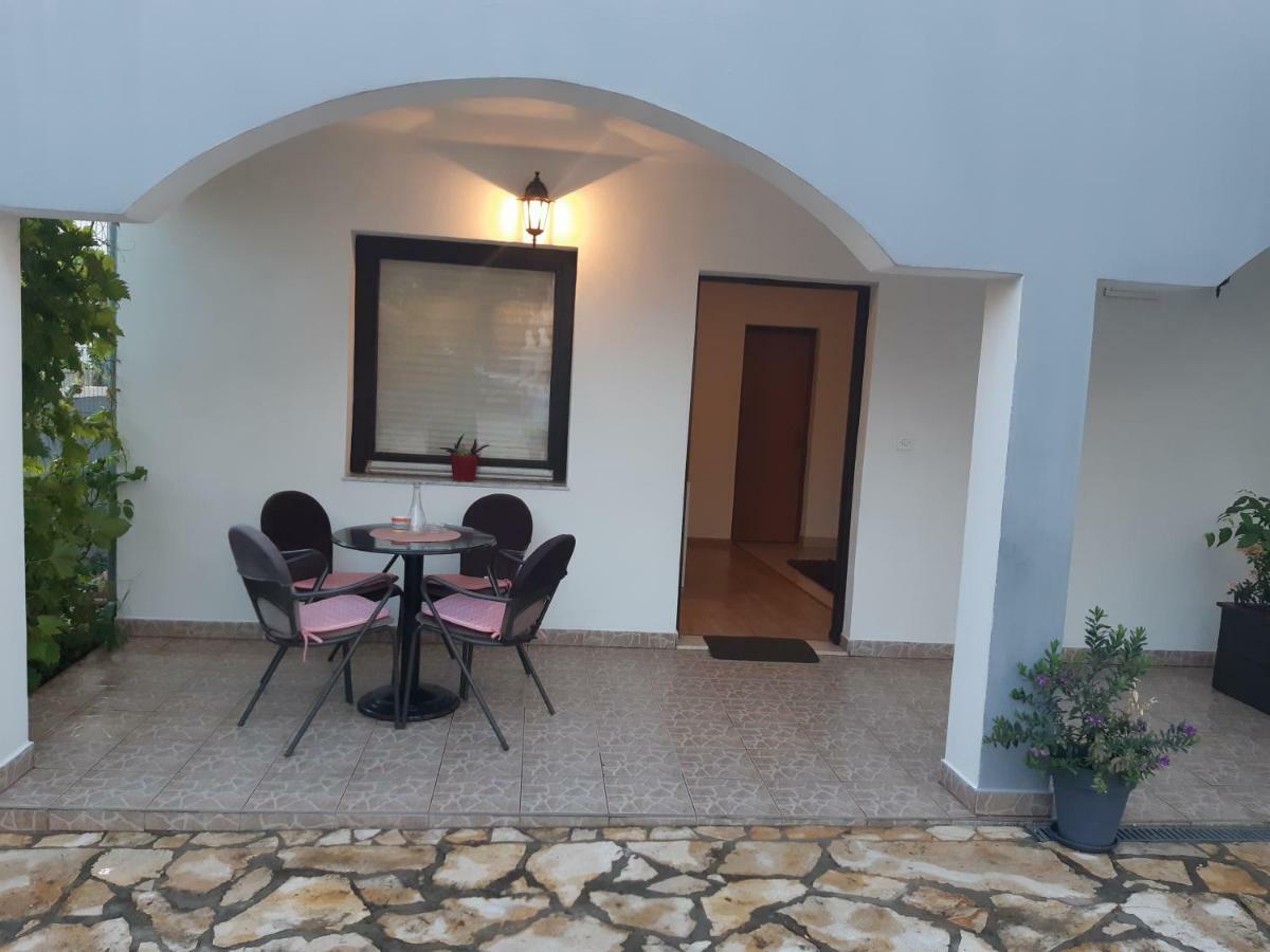 Apartments Lola Biograd Na Moru Luaran gambar