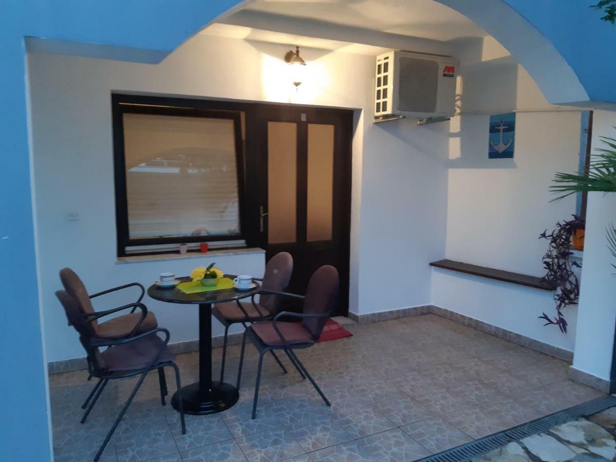 Apartments Lola Biograd Na Moru Luaran gambar